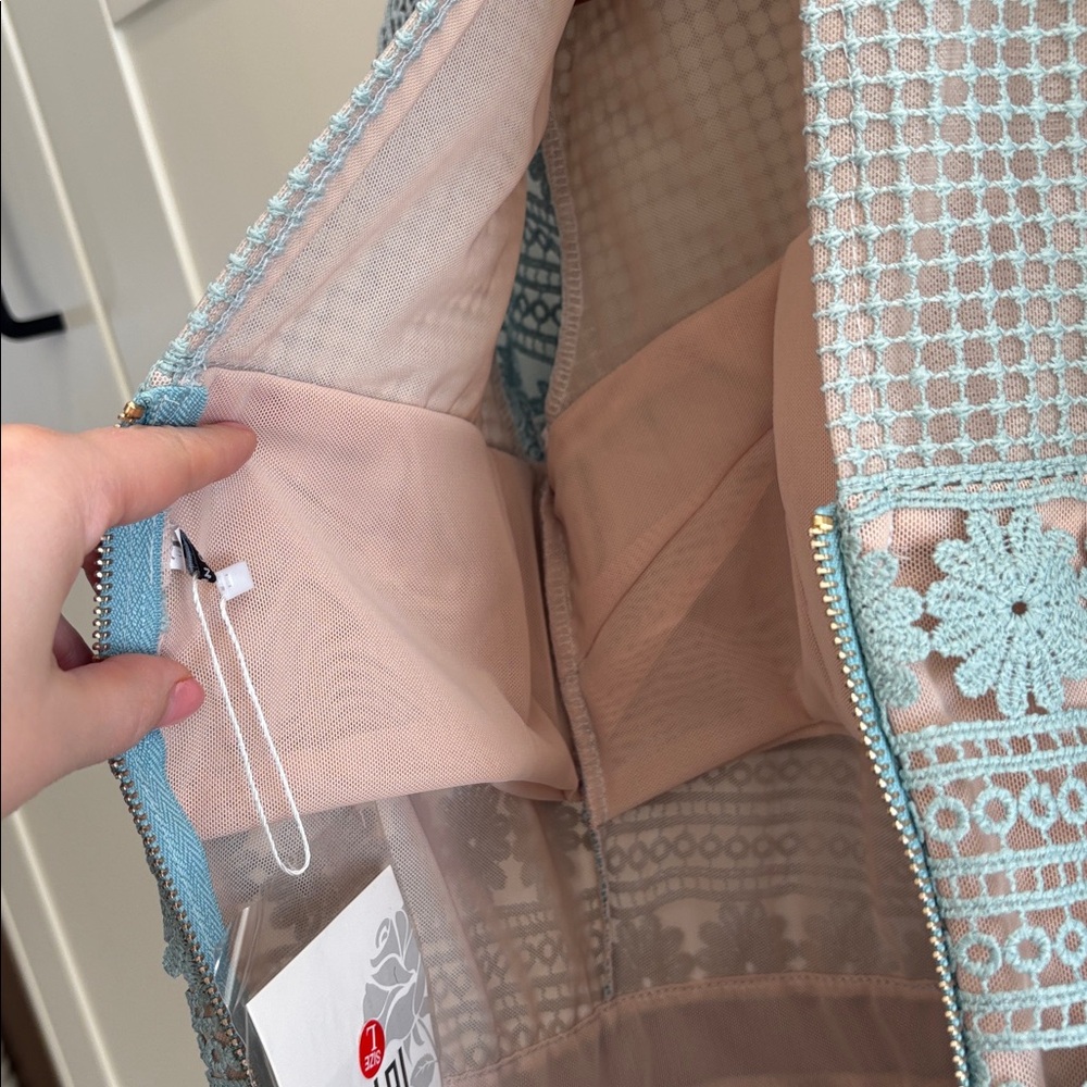 Elegant Lace Midi Dress in Light Blue - Picture 9 of 10